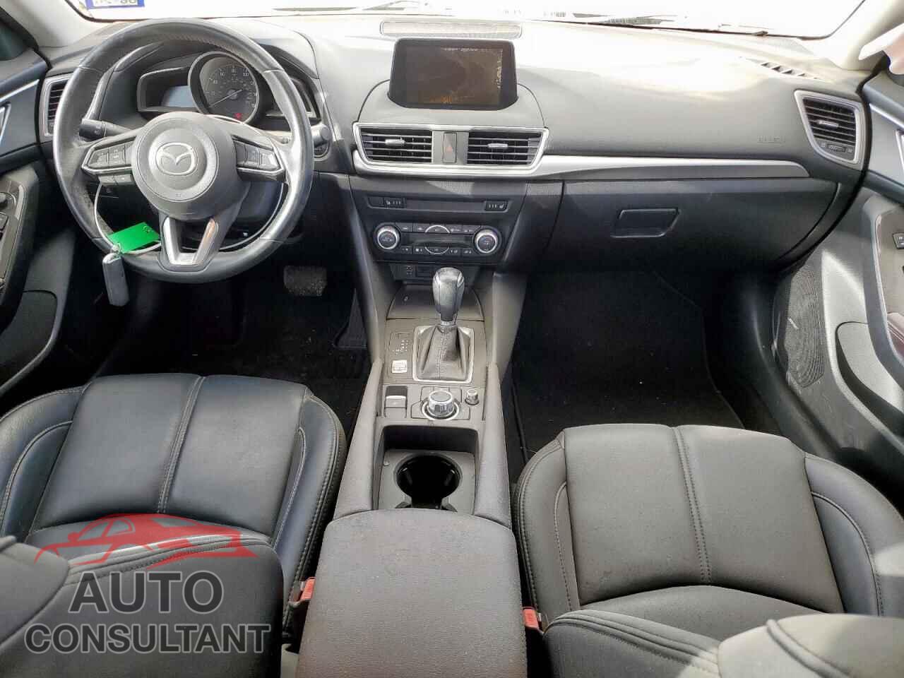 MAZDA 3 2018 - 3MZBN1V38JM227175