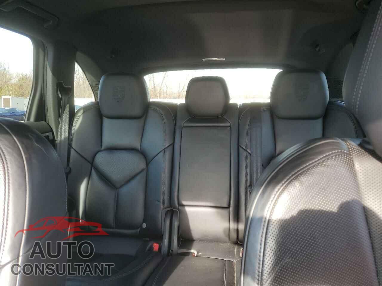 PORSCHE CAYENNE 2017 - WP1AA2A29HKA80698