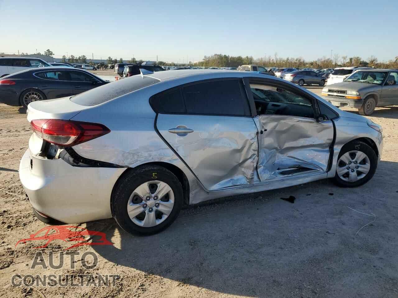 KIA FORTE 2018 - 3KPFK4A73JE284871