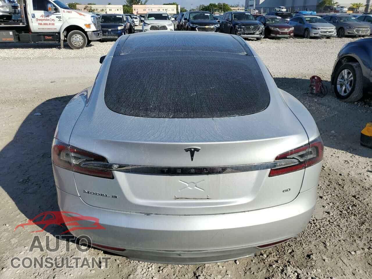 TESLA MODEL S 2013 - 5YJSA1CG6DFP13934
