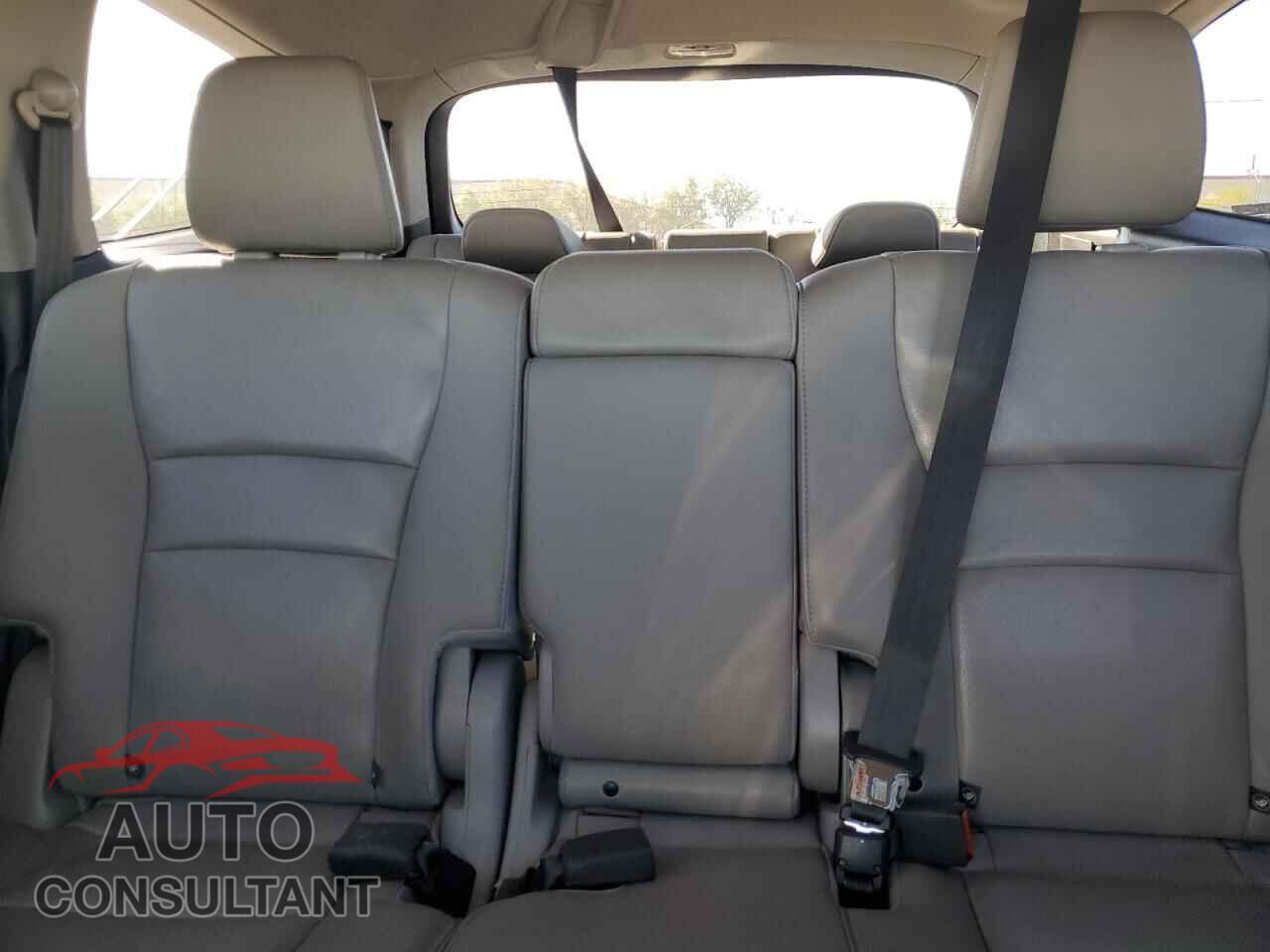 HONDA PILOT 2017 - 5FNYF5H96HB003659
