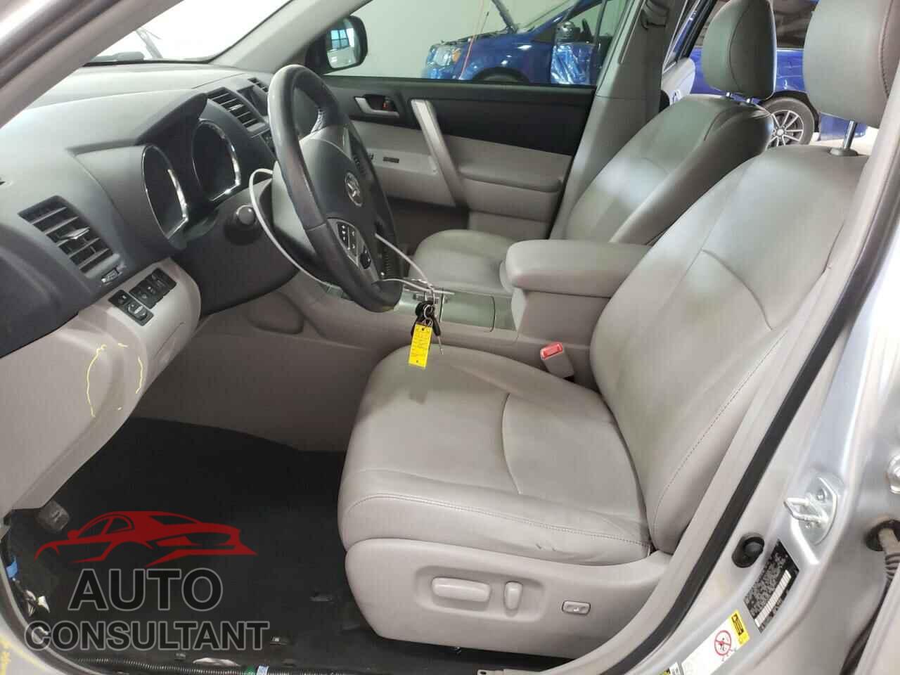 TOYOTA HIGHLANDER 2013 - 5TDBK3EH8DS243304