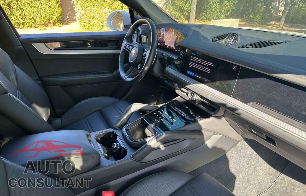 PORSCHE CAYENNE 2024 - WP1BL2AY8RDA60547