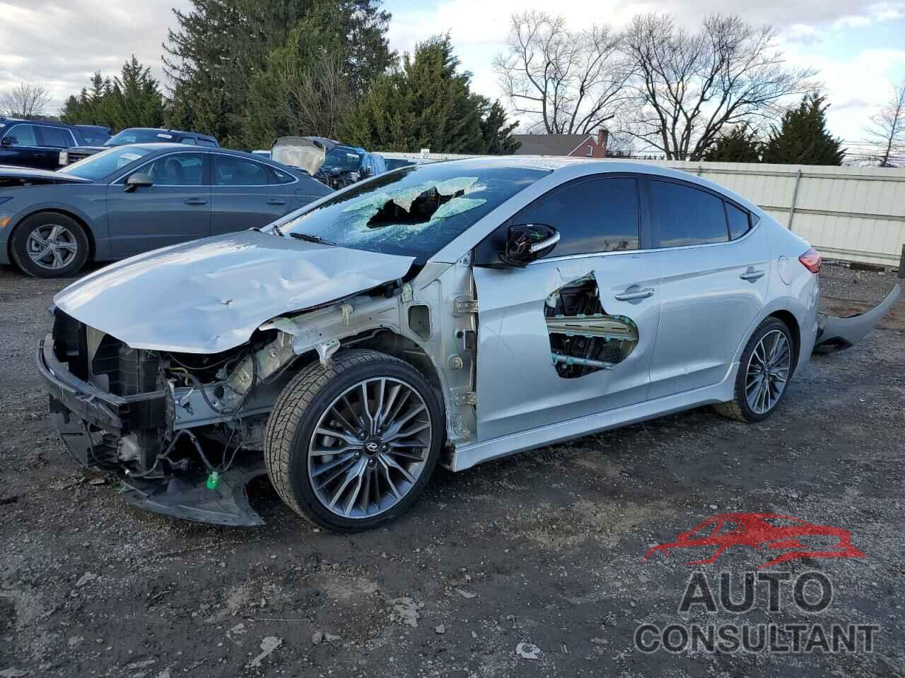 HYUNDAI ELANTRA 2018 - KMHD04LB0JU702069