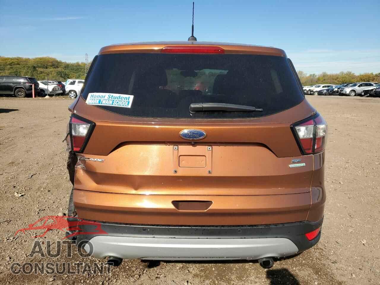 FORD ESCAPE 2017 - 1FMCU0GD8HUD85639