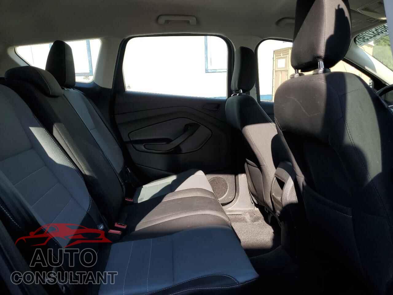 FORD ESCAPE 2018 - 1FMCU0F71JUB83047
