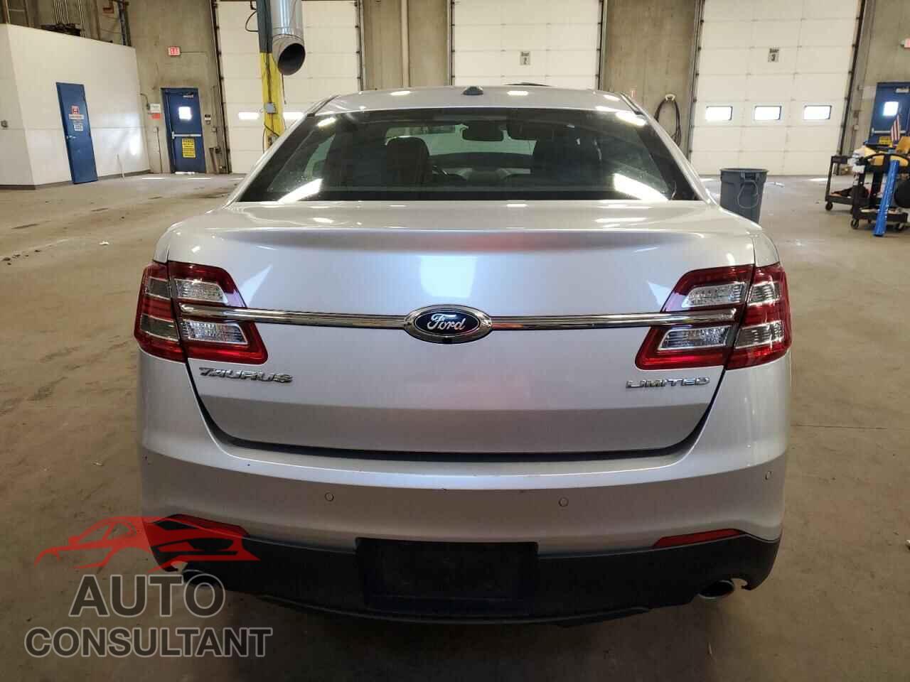 FORD TAURUS 2018 - 1FAHP2F82JG109632