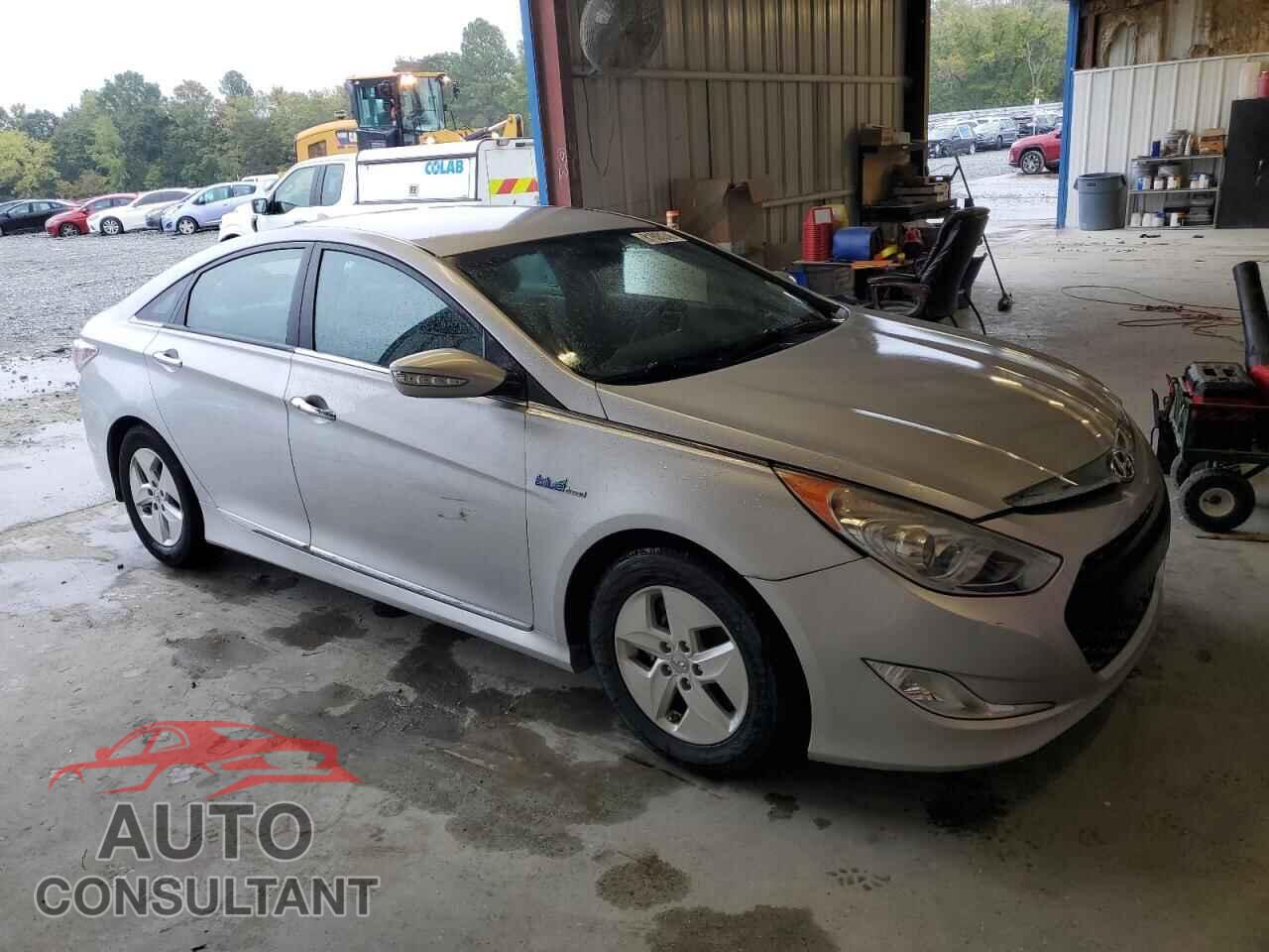 HYUNDAI SONATA 2011 - KMHEC4A42BA000774