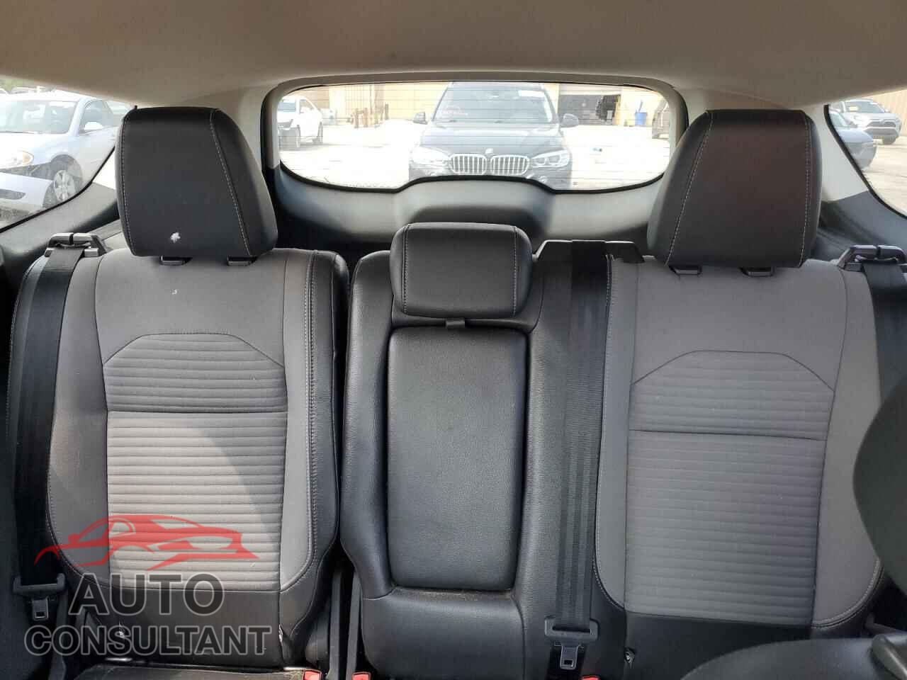 FORD ESCAPE 2017 - 1FMCU9G95HUC18381
