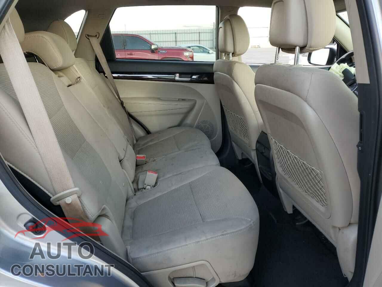 KIA SORENTO 2015 - 5XYKT3A68FG601874