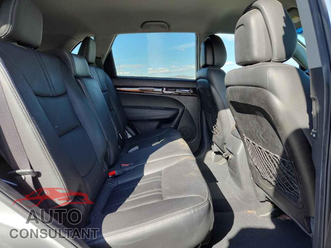 KIA SORENTO 2013 - 5XYKUDA68DG399778