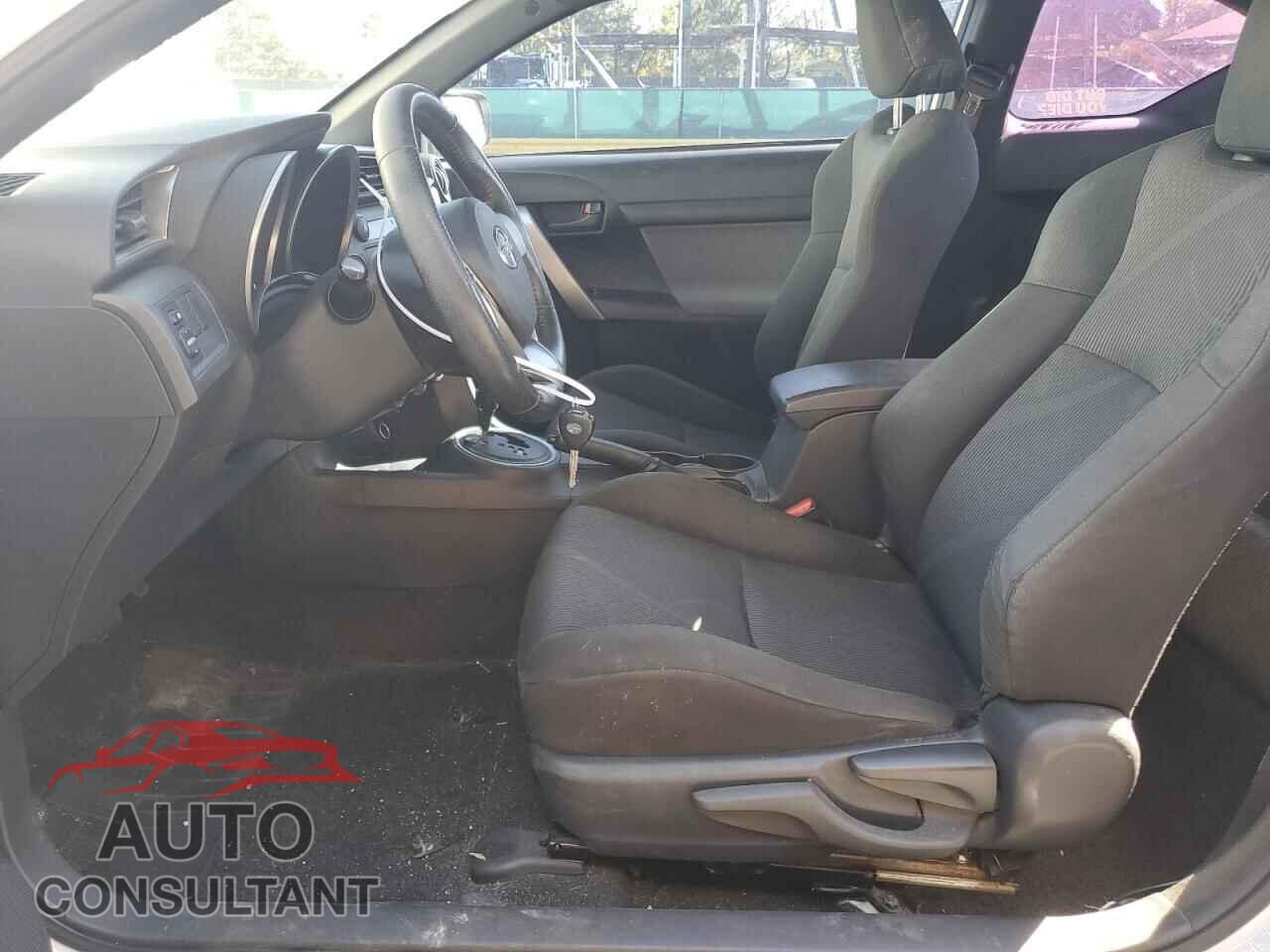 TOYOTA SCION 2011 - JTKJF5C79B3020301