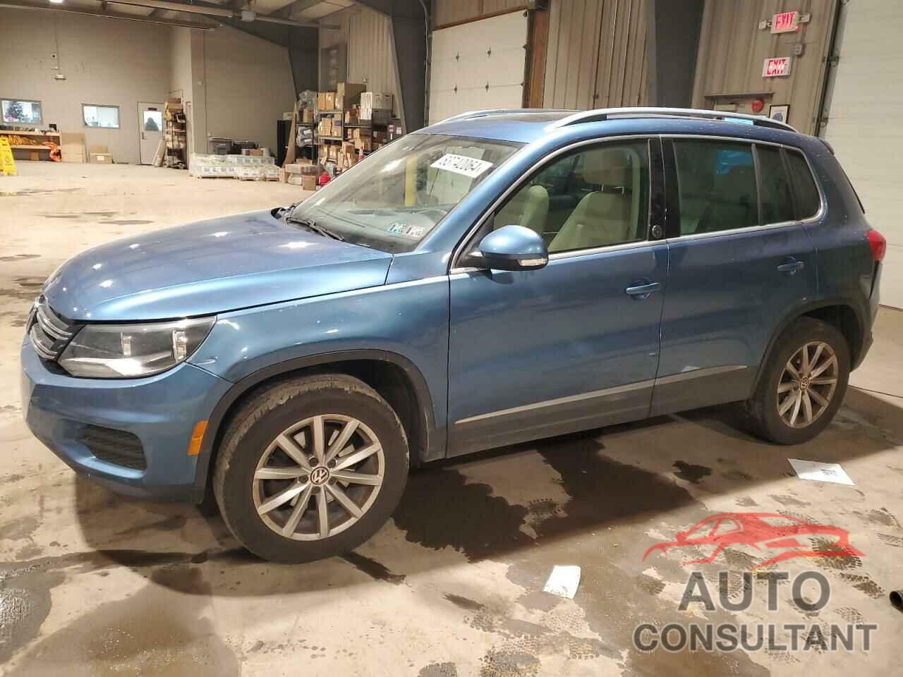 VOLKSWAGEN TIGUAN 2017 - WVGSV7AX8HK013010