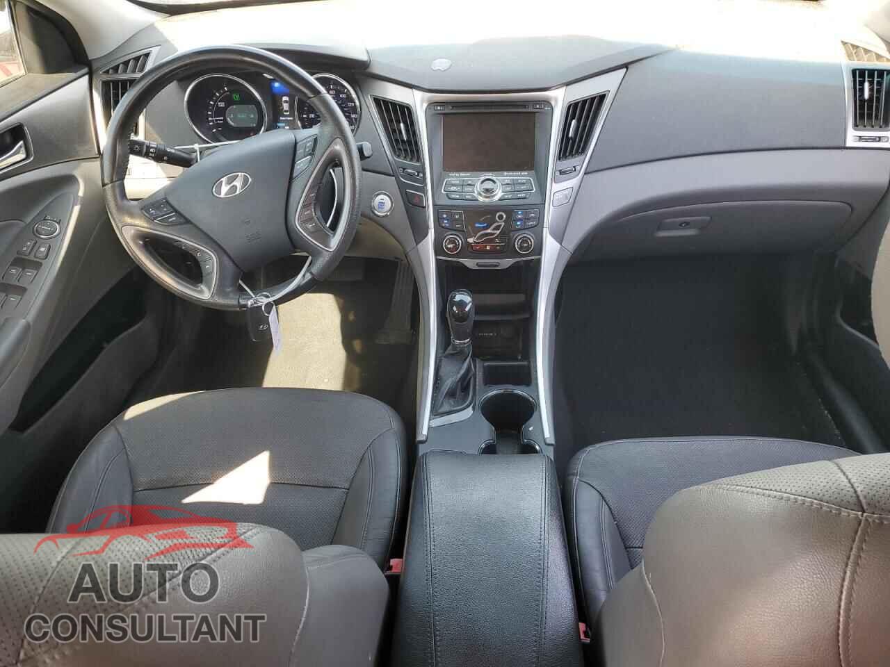 HYUNDAI SONATA 2012 - KMHEC4A43CA043277