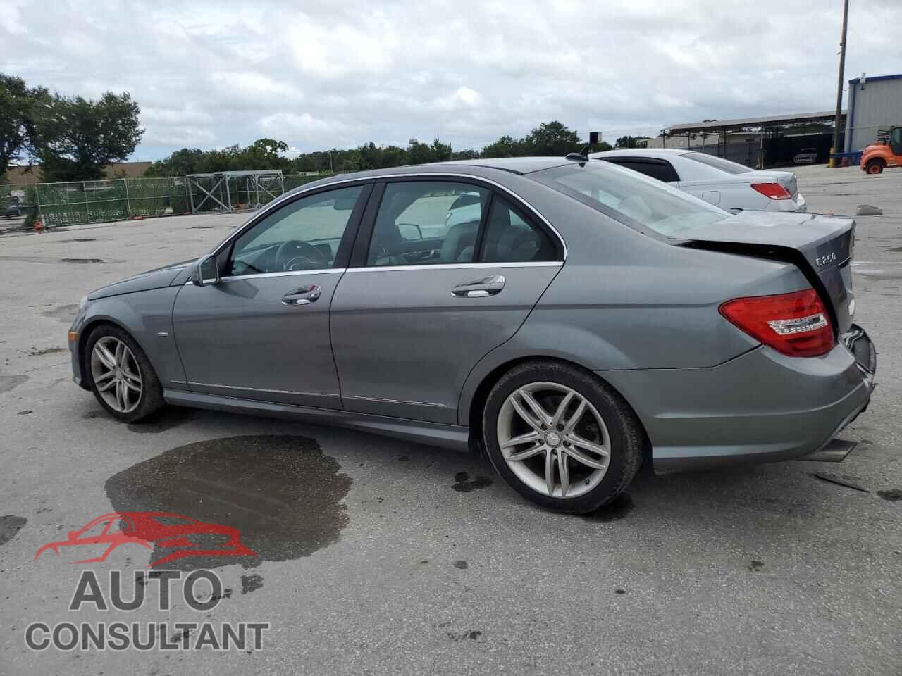 MERCEDES-BENZ C-CLASS 2012 - WDDGF4HB4CR192586