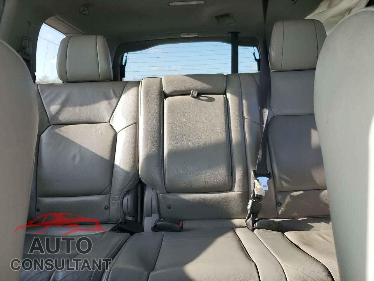 HONDA PILOT 2015 - 5FNYF3H79FB019368
