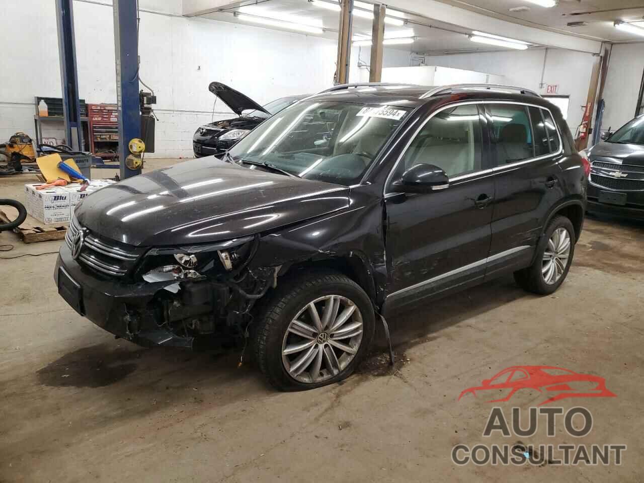 VOLKSWAGEN TIGUAN 2015 - WVGBV7AX2FW560215