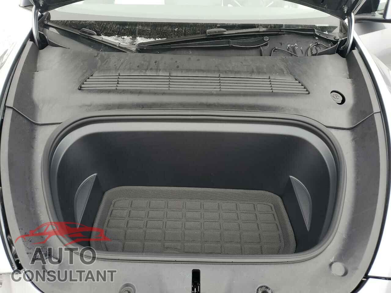 TESLA MODEL Y 2024 - LRWYGDFD8RC662417