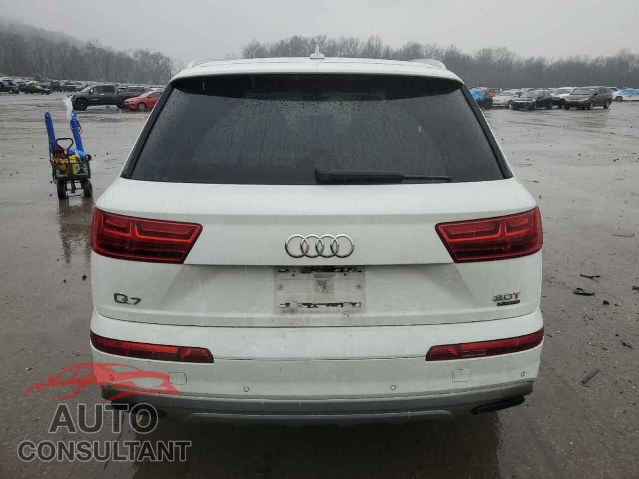 AUDI Q7 2018 - WA1LAAF70JD024095