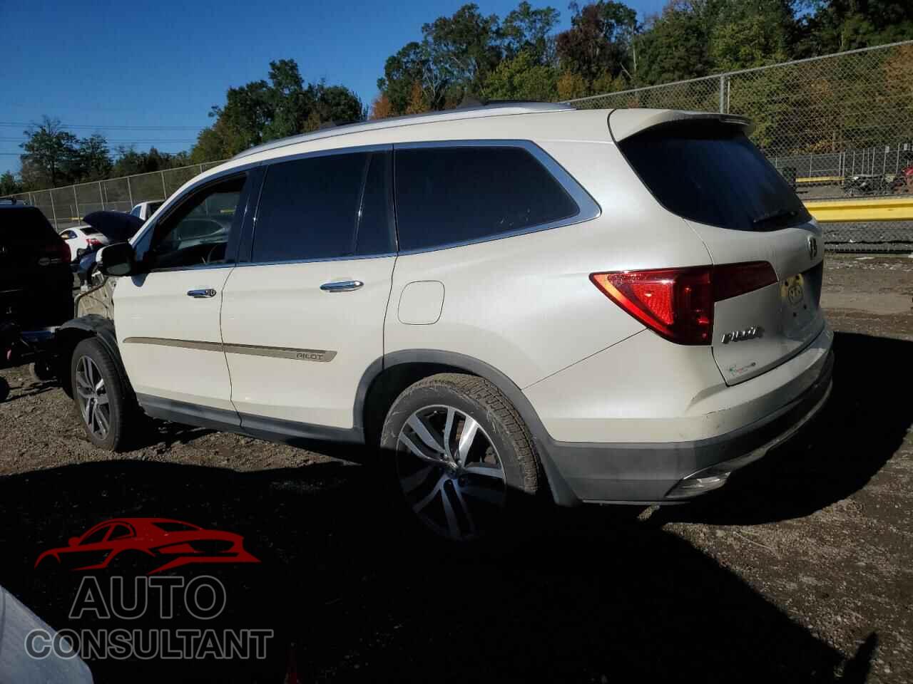 HONDA PILOT 2017 - 5FNYF5H94HB013056