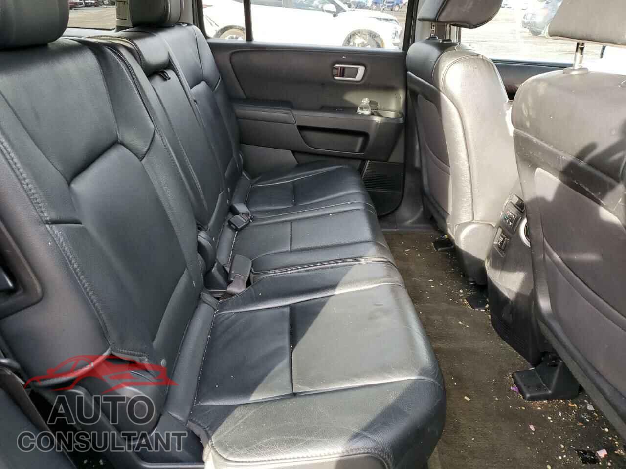 HONDA PILOT 2015 - 5FNYF4H59FB001070