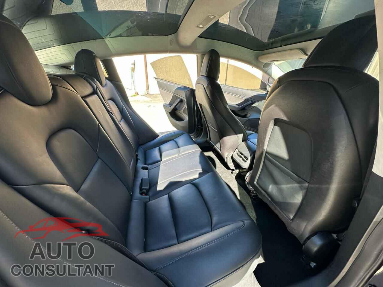 TESLA MODEL 3 2019 - 5YJ3E1EB5KF210113