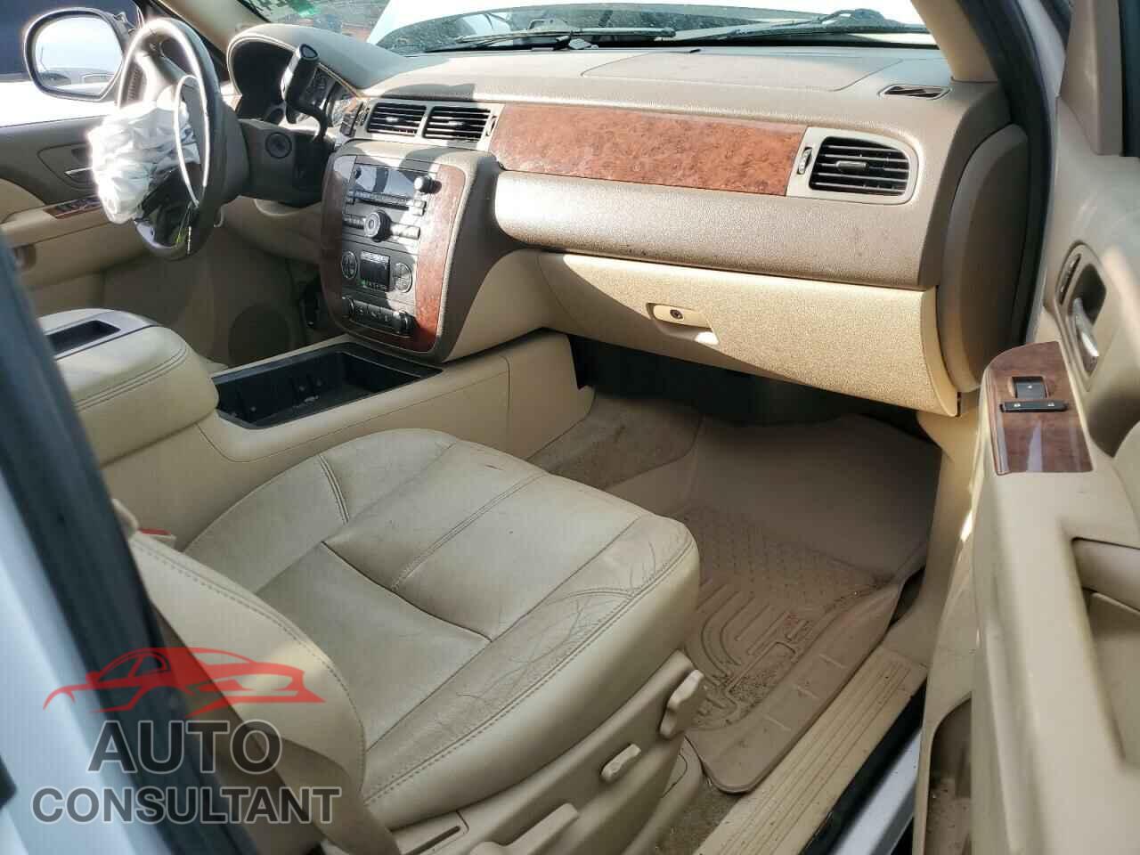 CHEVROLET TAHOE 2013 - 1GNSCBE06DR236312