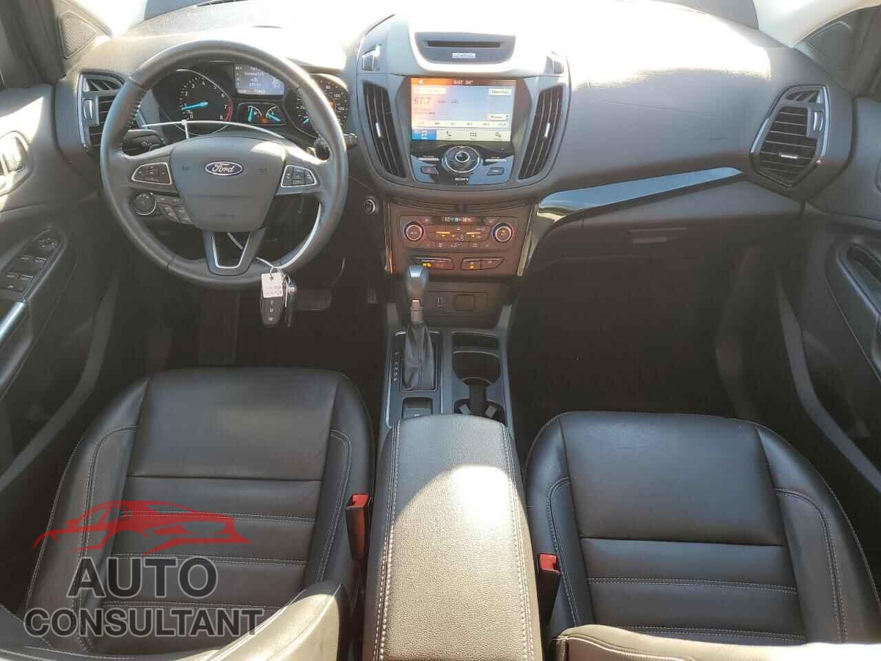 FORD ESCAPE 2017 - 1FMCU9JD9HUE56943