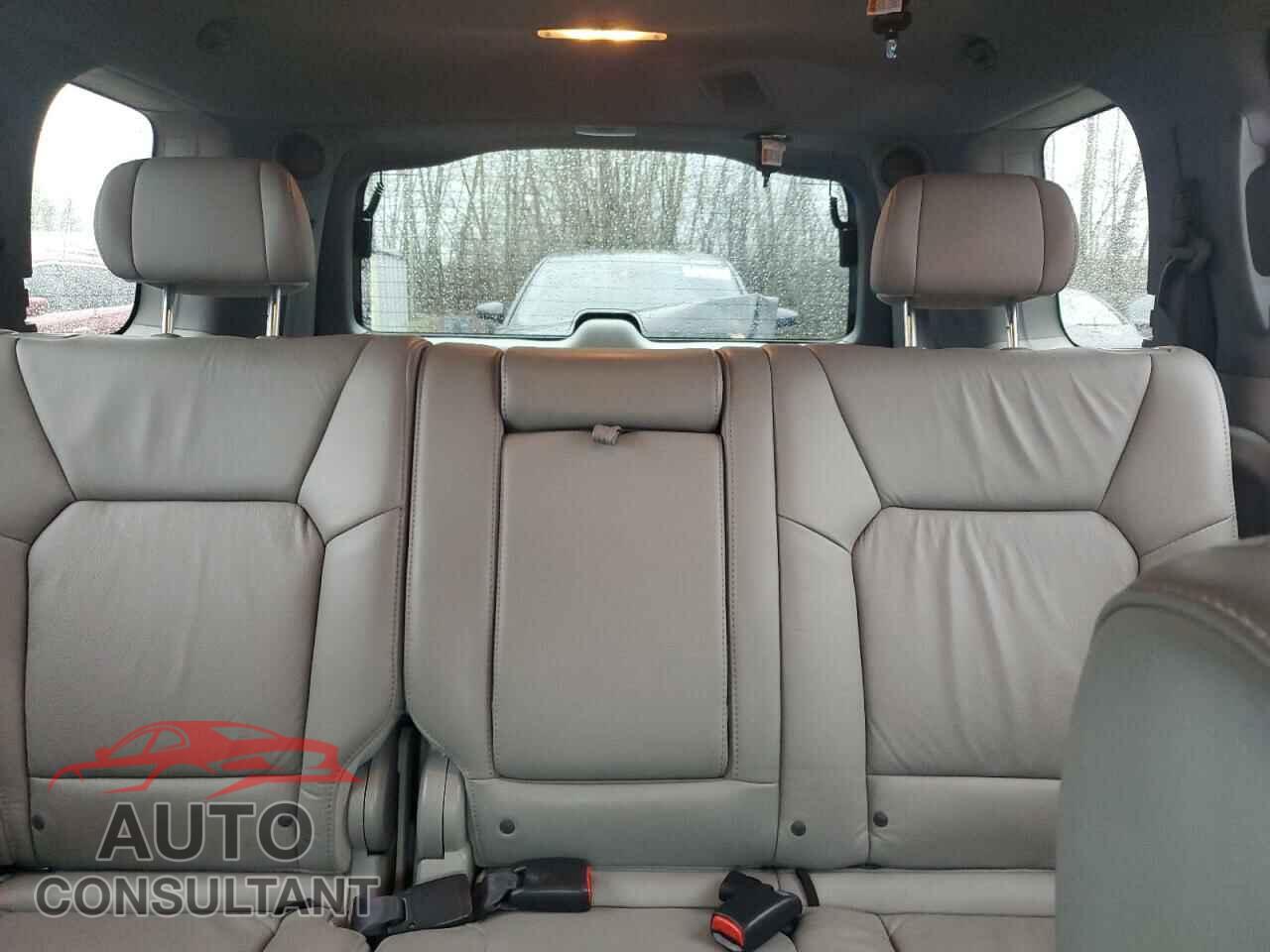 HONDA PILOT 2011 - 5FNYF4H66BB070995