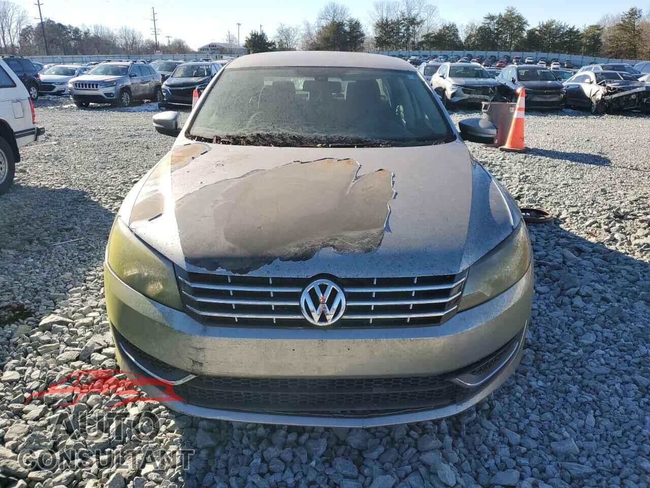 VOLKSWAGEN PASSAT 2013 - 1VWAP7A30DC060010