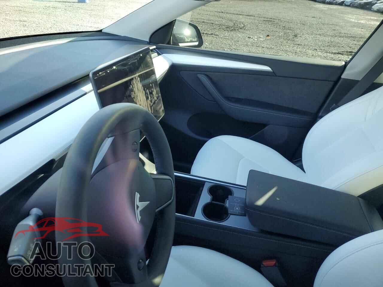 TESLA MODEL Y 2024 - 7SAYGAEE1RF163329