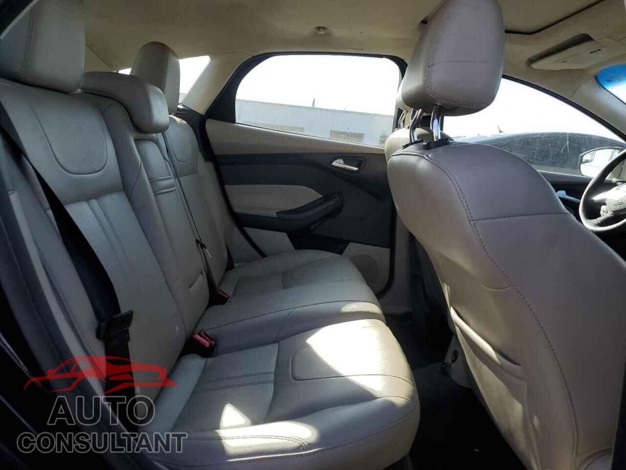 FORD FOCUS 2012 - 1FAHP3M23CL372260