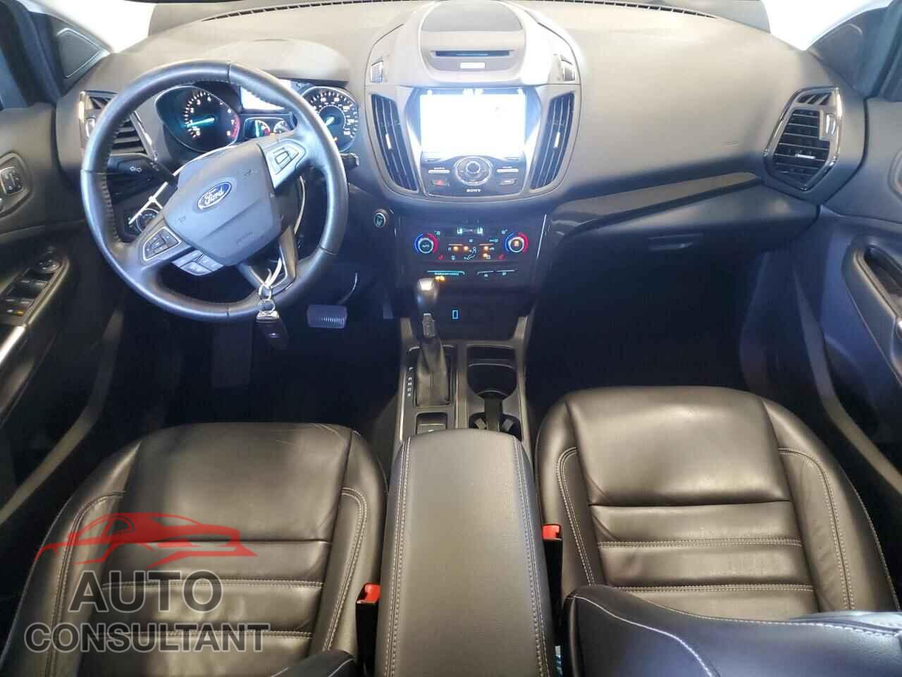 FORD ESCAPE 2017 - 1FMCU9J92HUD53813
