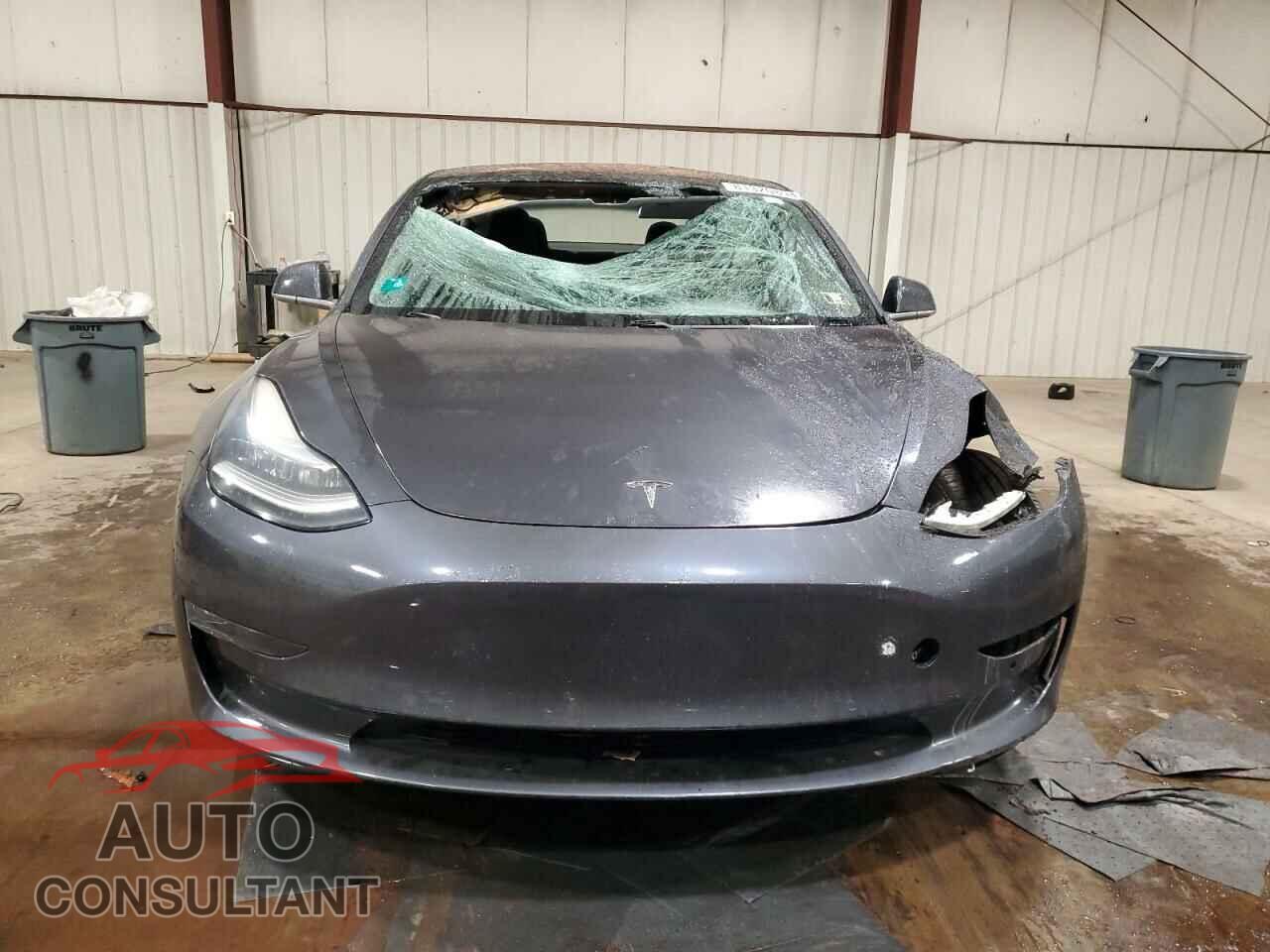 TESLA MODEL 3 2018 - 5YJ3E1EA0JF003957