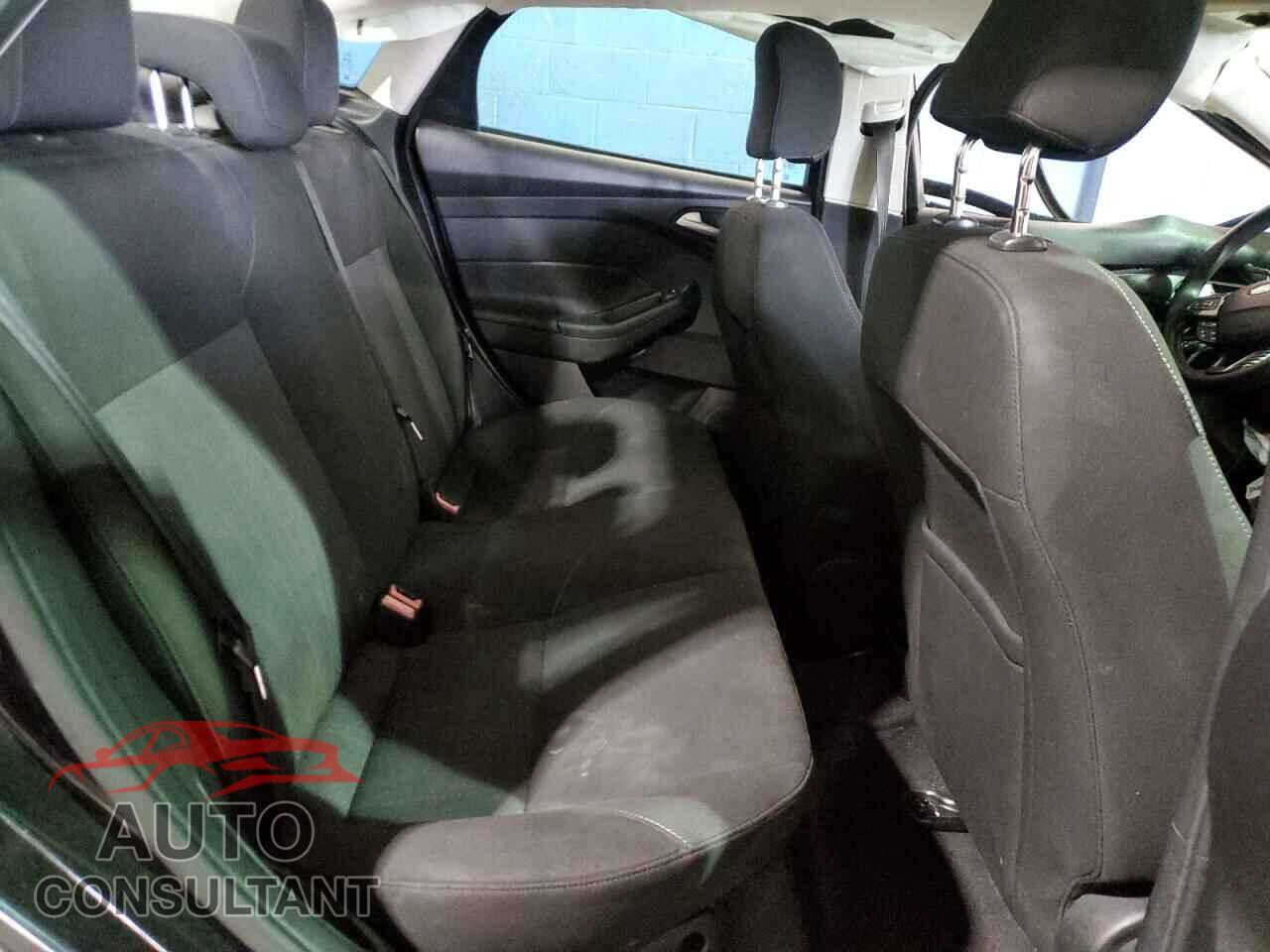 FORD FOCUS 2015 - 1FADP3F28FL218403