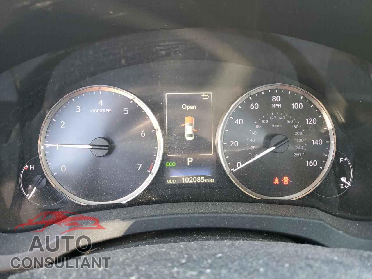 LEXUS IS 2018 - JTHC81D26J5028444