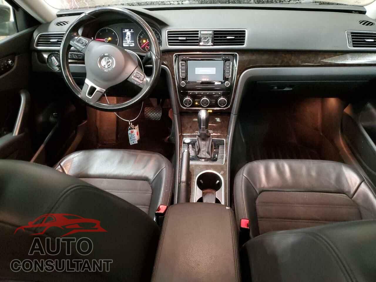 VOLKSWAGEN PASSAT 2015 - 1VWCV7A32FC055960