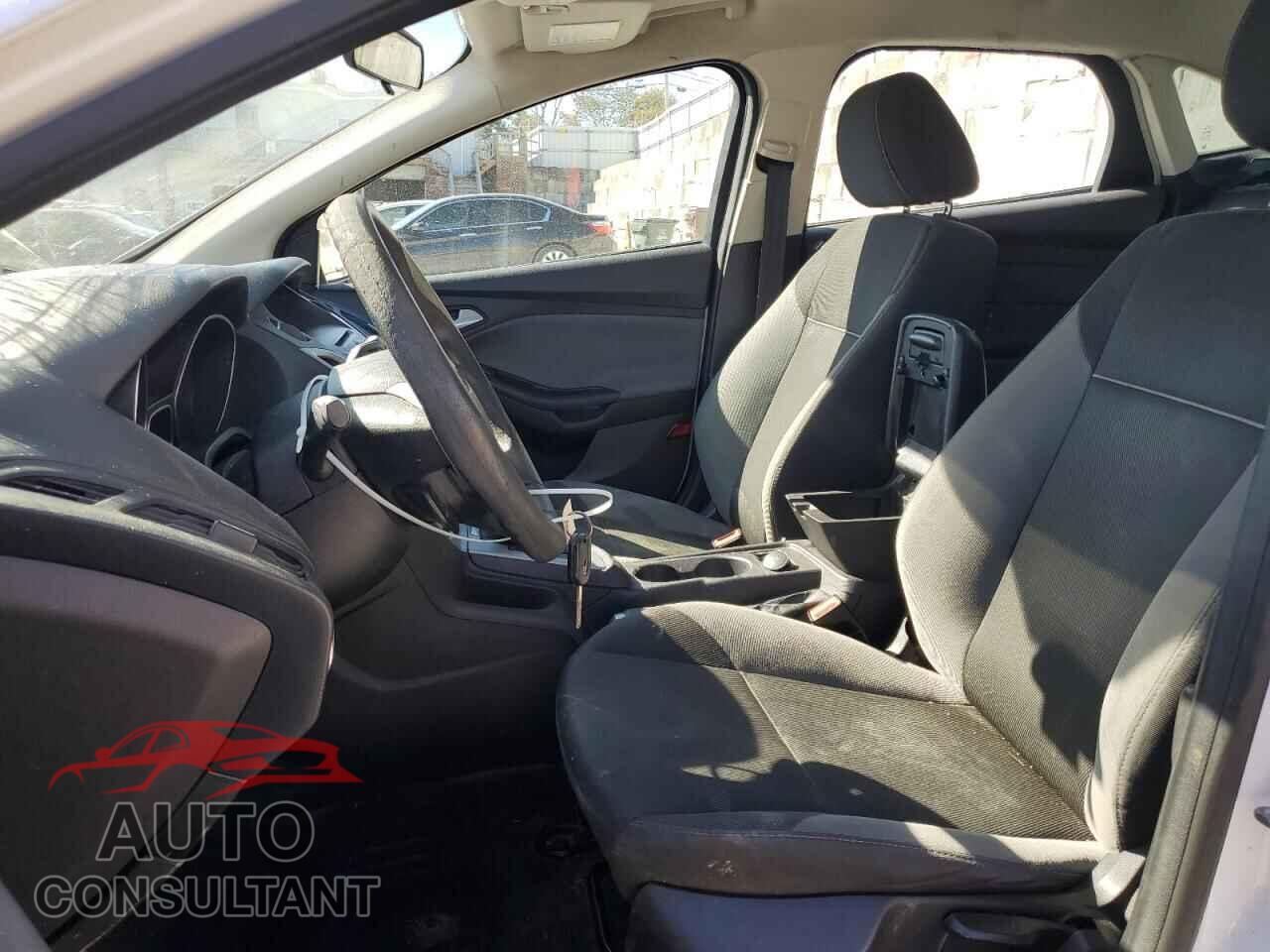 FORD FOCUS 2014 - 1FADP3F27EL153140