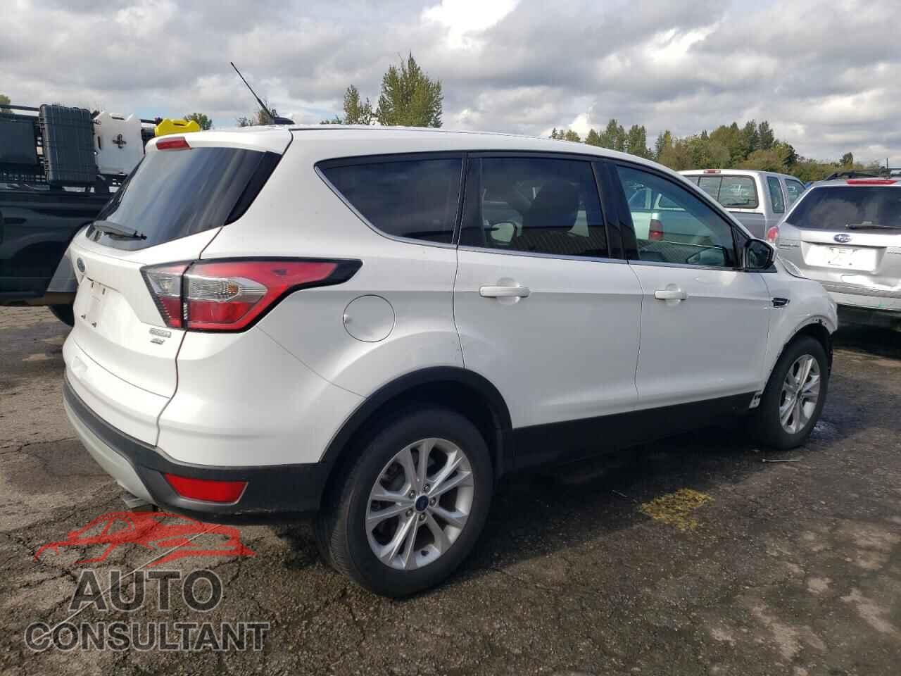 FORD ESCAPE 2017 - 1FMCU0G92HUB91717