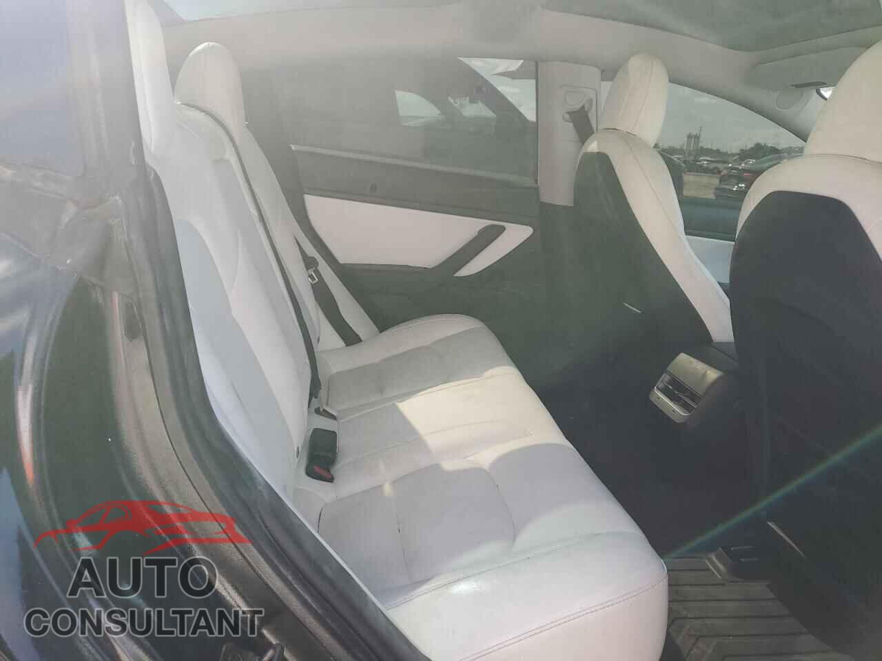 TESLA MODEL 3 2021 - 5YJ3E1EA8MF860015