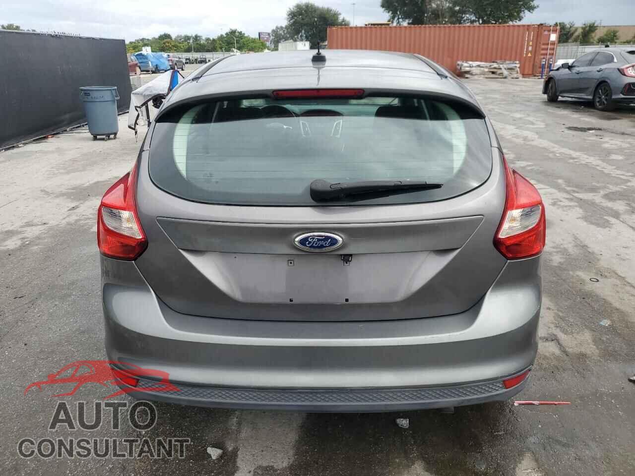 FORD FOCUS 2014 - 1FADP3K2XEL148648