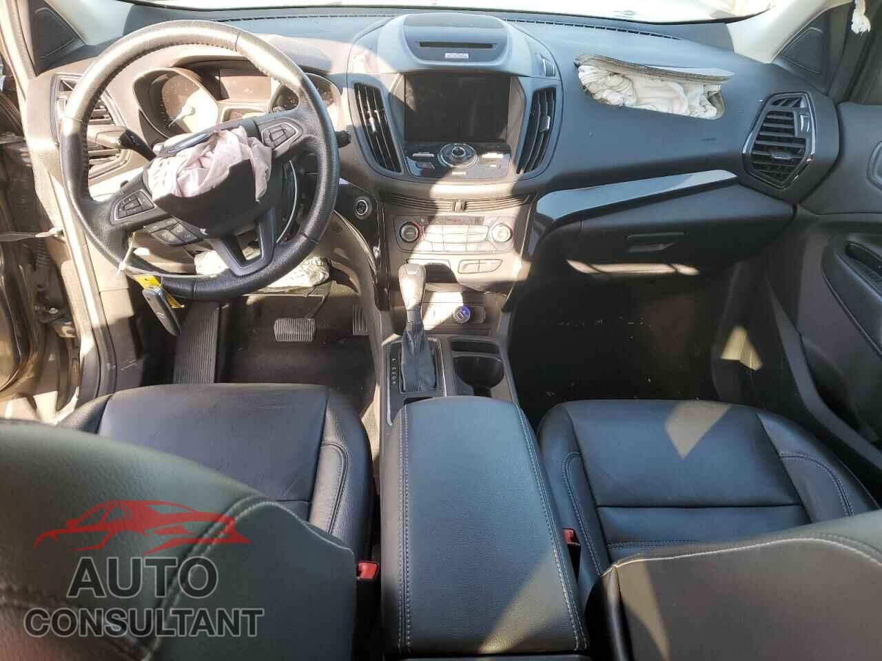 FORD ESCAPE 2017 - 1FMCU9JD0HUD20183