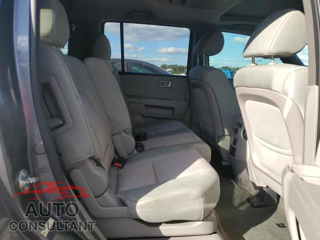 HONDA PILOT 2015 - 5FNYF3H31FB032161