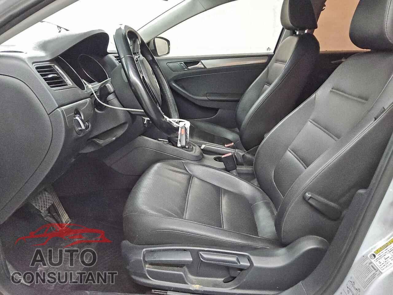 VOLKSWAGEN JETTA 2017 - 3VWDB7AJ8HM370632
