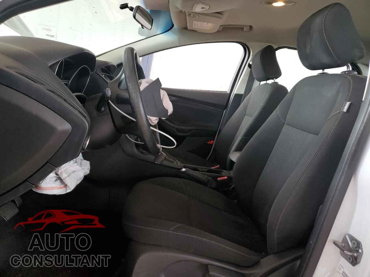 FORD FOCUS 2015 - 1FADP3F21FL329830