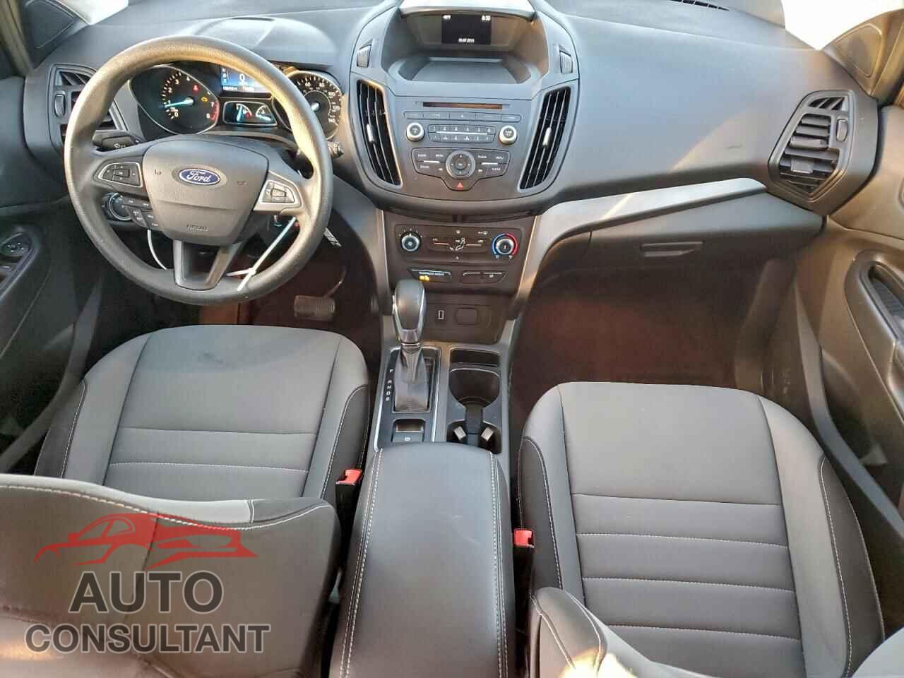 FORD ESCAPE 2017 - 1FMCU0F79HUC44493