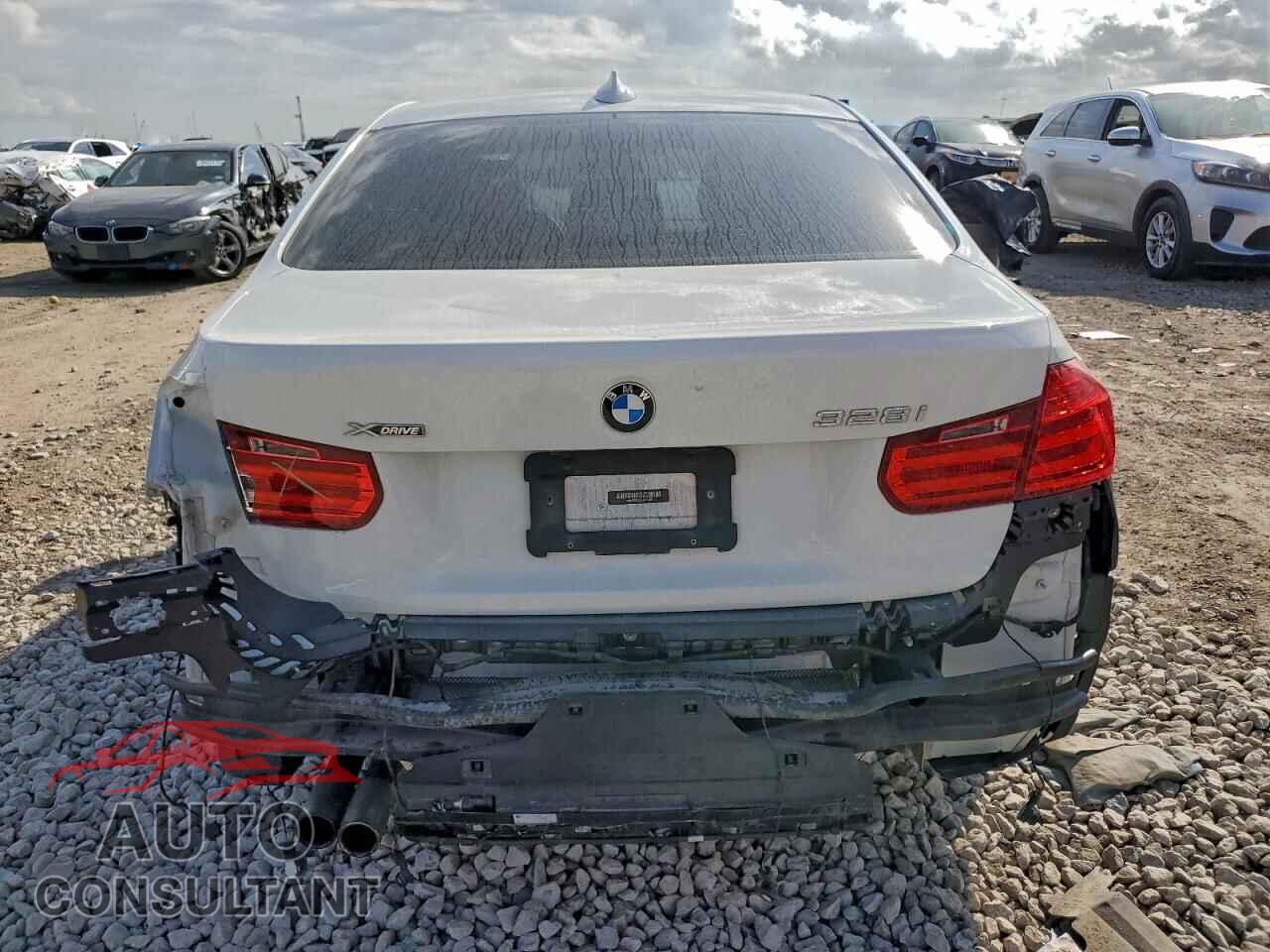 BMW 3 SERIES 2014 - WBA3B3C54EJ978435