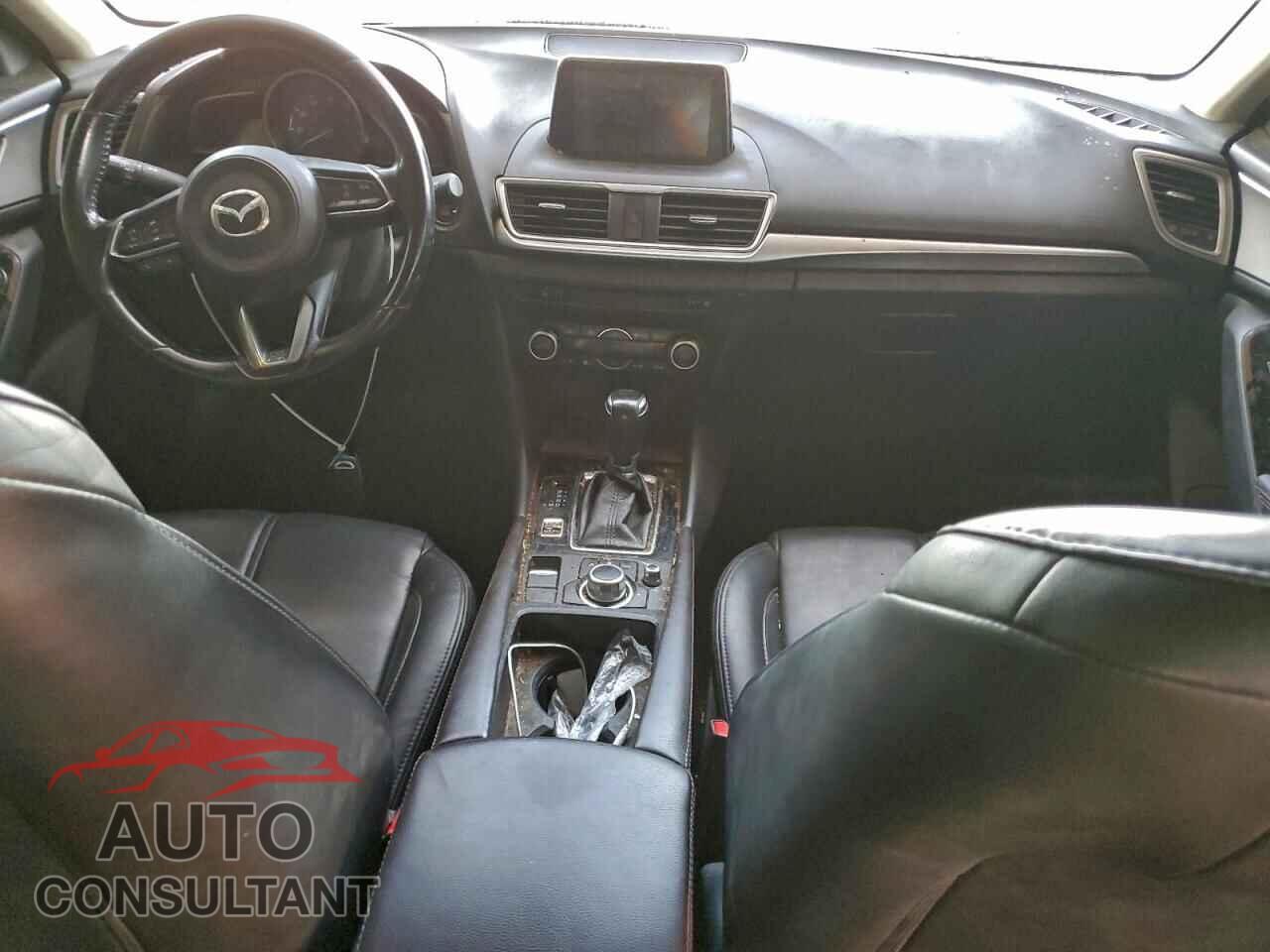 MAZDA 3 2018 - 3MZBN1L33JM161900