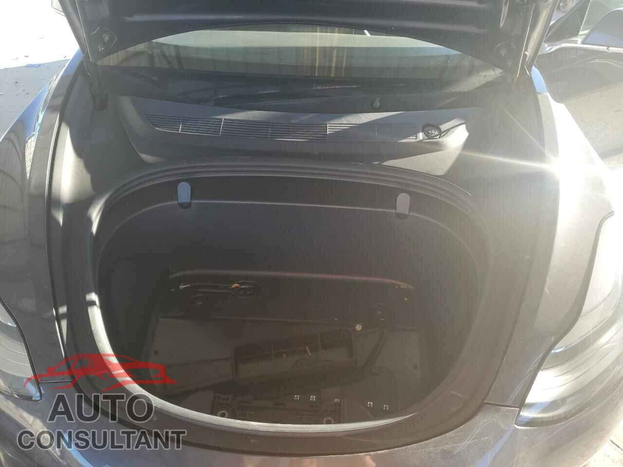 TESLA MODEL 3 2018 - 5YJ3E1EA0JF101872