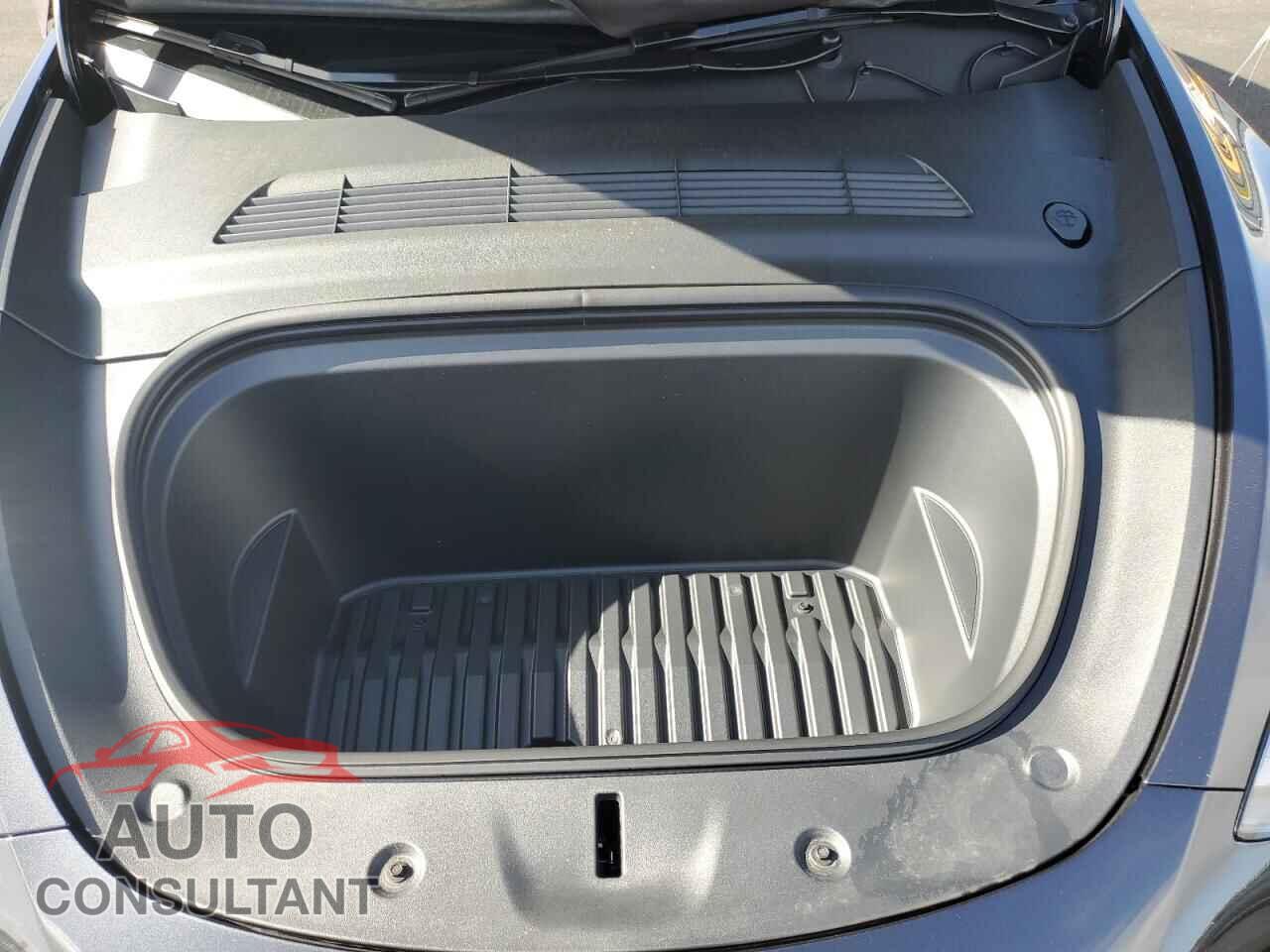 TESLA MODEL Y 2025 - 7SAYGDED8SF280680
